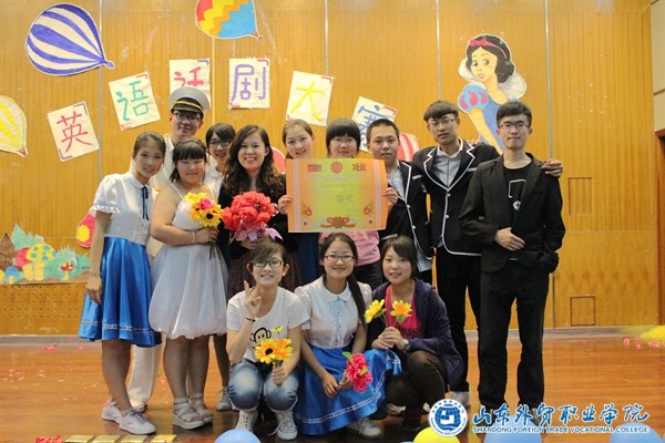 13.06英語(yǔ)話(huà)劇大賽4_副本.jpg 13.06英語(yǔ)話(huà)劇大賽4_副本.jpg