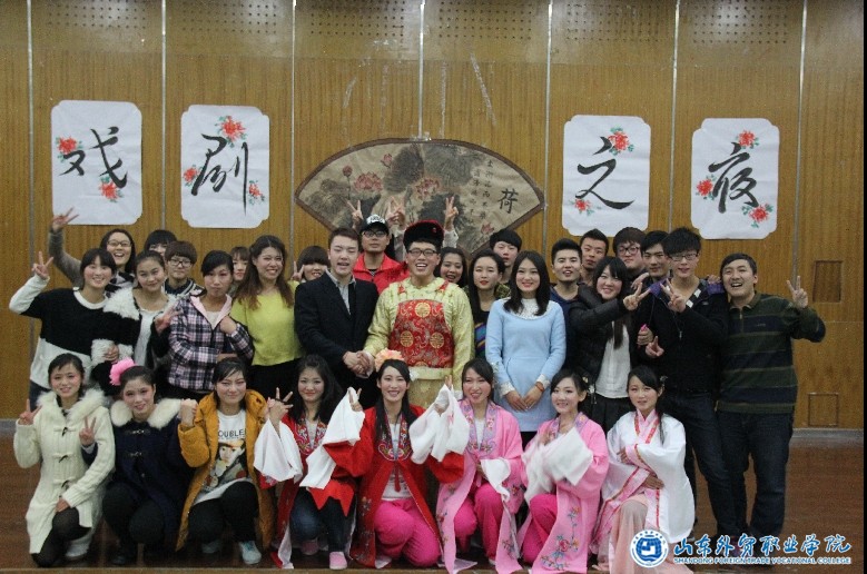 “戲劇之夜”文藝演出圓滿(mǎn)完成.jpg “戲劇之夜”文藝演出圓滿(mǎn)完成.jpg